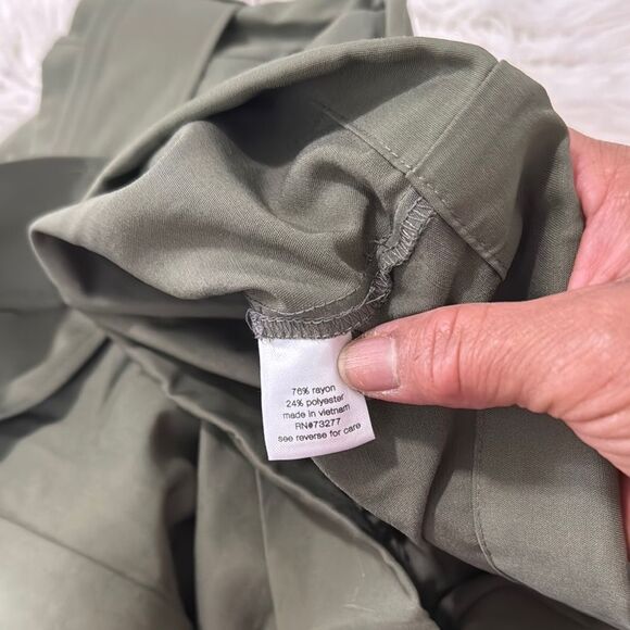 ELIZABETH AND JAMES Olive Green Women's Belted Shorts Size 6/28 - Picture 9 of 11